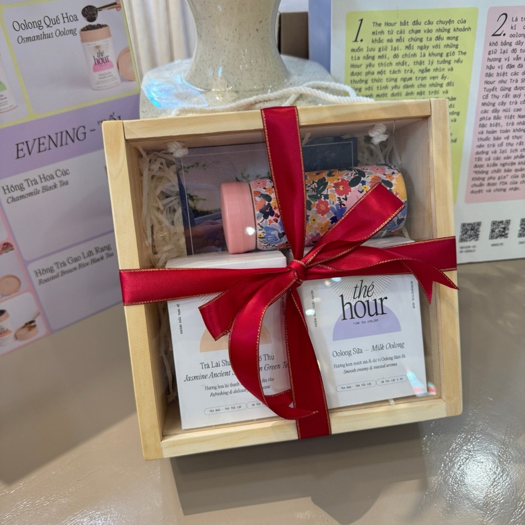 Hộp quà 8/3 gỗ sồi cao cấp The Hour