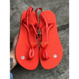 Sandanl Nữ dạo phố
