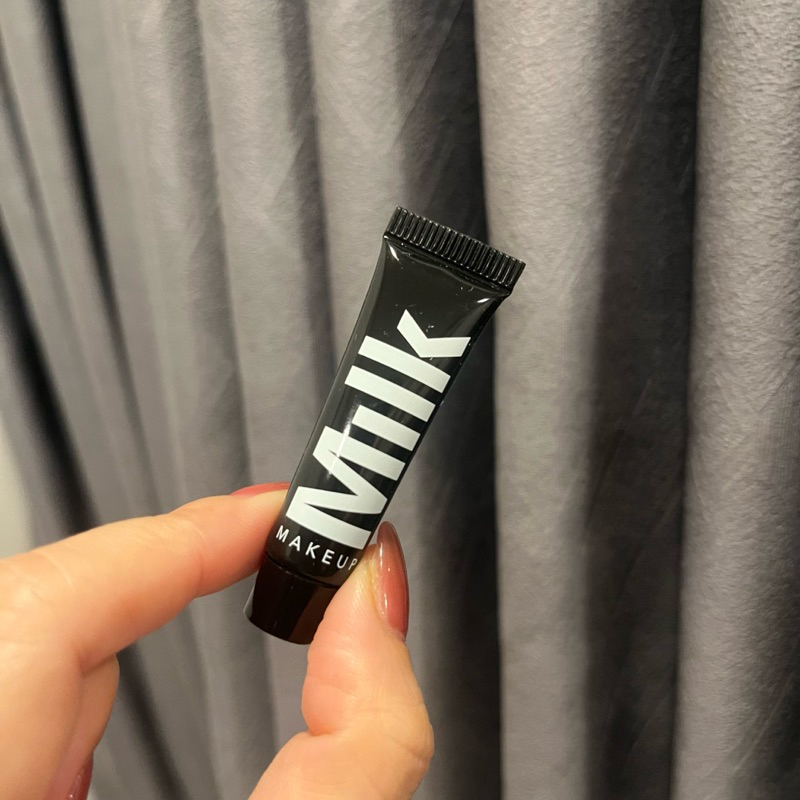 Kem lót Milk Makeup Pore Eclipse Mattifying + Blurring Makeup Primer