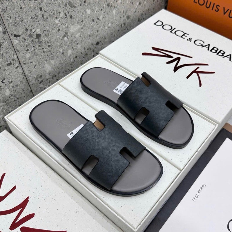 Dép lê nam quai ngang PB quai da Pu trơn sần hình chữ H đế cao su non dập logo sơn vàng boy phố DL145P