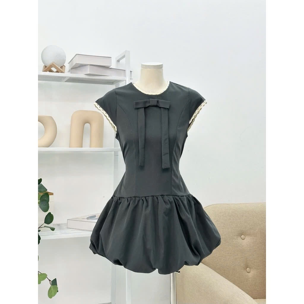 Váy Nữ Dáng Bí Đính Nơ Cổ Tròn Phối Ren Dáng Ngắn Có Dây Buộc Eo Kèm Quần Bảo Hộ Rời | BigBuy360 - bigbuy360.vn