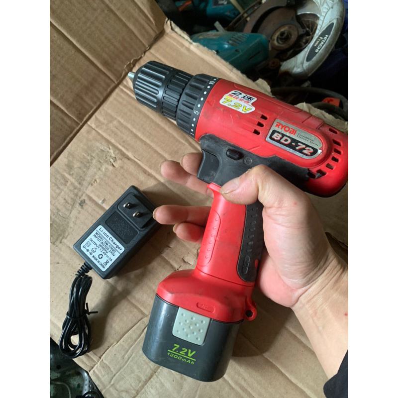 Máy khoan ryobi nhật bãi đã lên 12v như hình máy chạy ok full chức năng, máy có cấp mạnh nhẹ, điều t