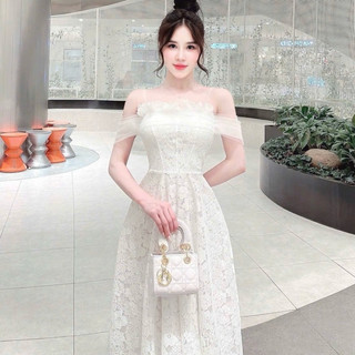 Váy trễ vai thô thêu hoa
