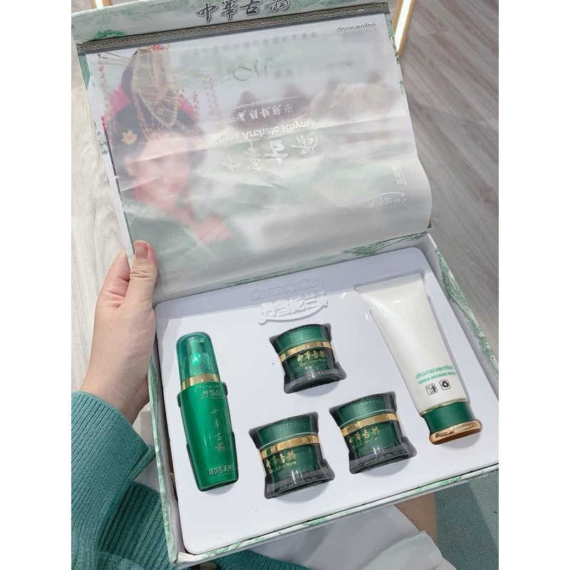 Sét Mỹ Phẩm Hoàng Cung Xanh 5 Món Mẫu Mới ( Hàng 3 Tem )