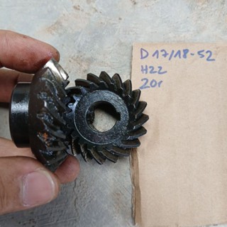 cặp bánh răng góc 90 độ xoắn tỉ lệ 1:1:2 , 22:28 trục 8 15 12 15 18 thép cầu vi sai RC