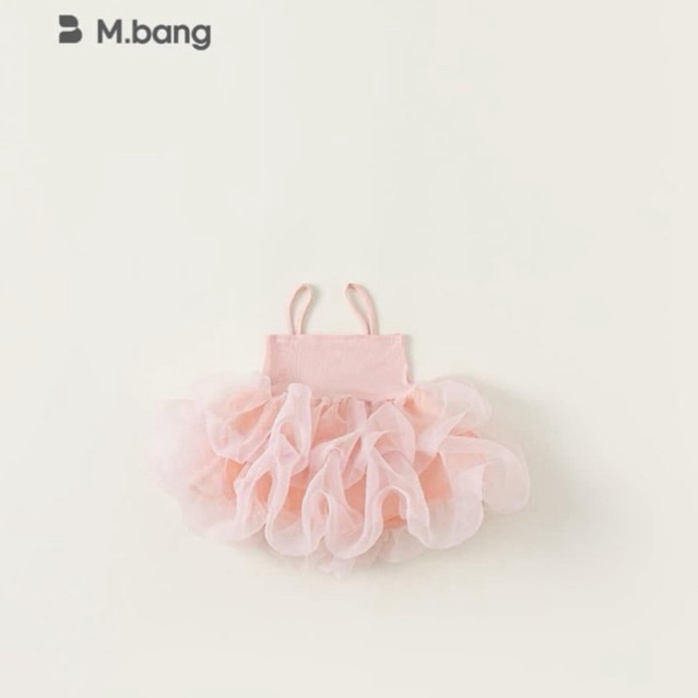 Váy Mbang cách điệu bồng bềnh