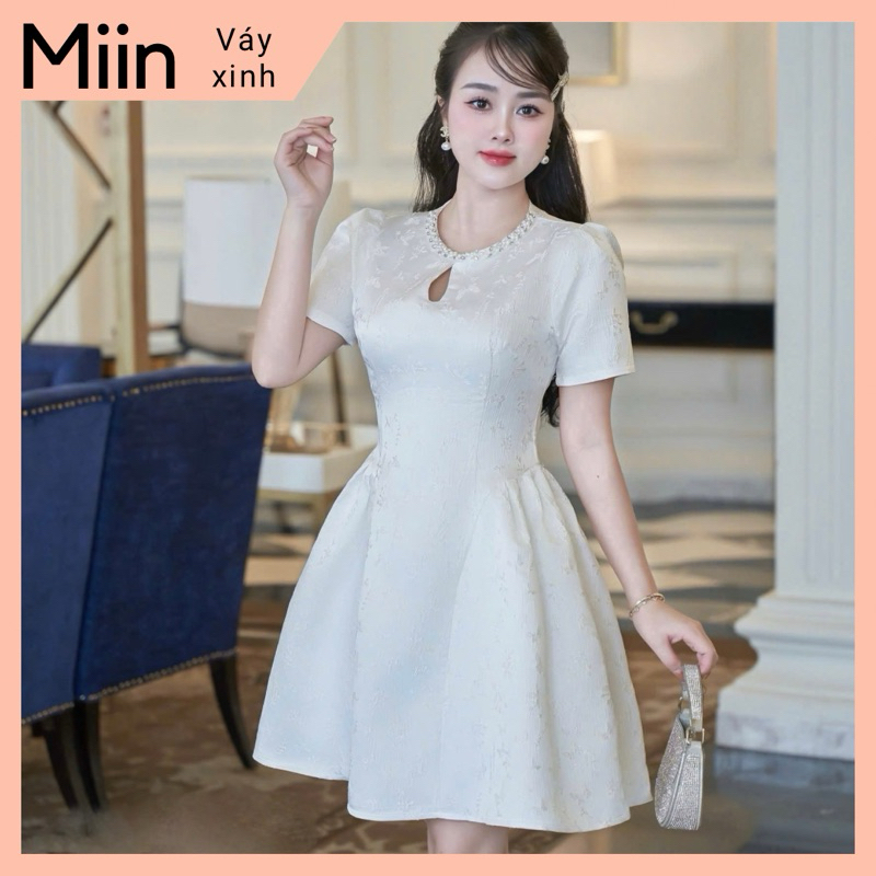 Váy gấm hoa hồng nơ ngực