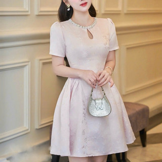 Váy gấm hoa hồng nơ ngực