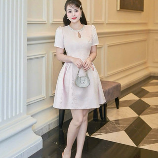 Váy gấm hoa hồng nơ ngực