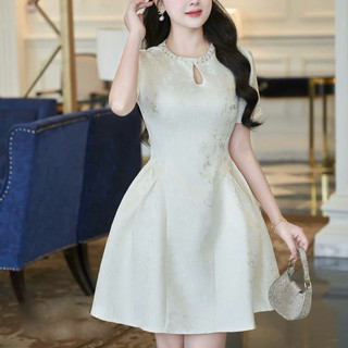 Váy gấm hoa hồng nơ ngực