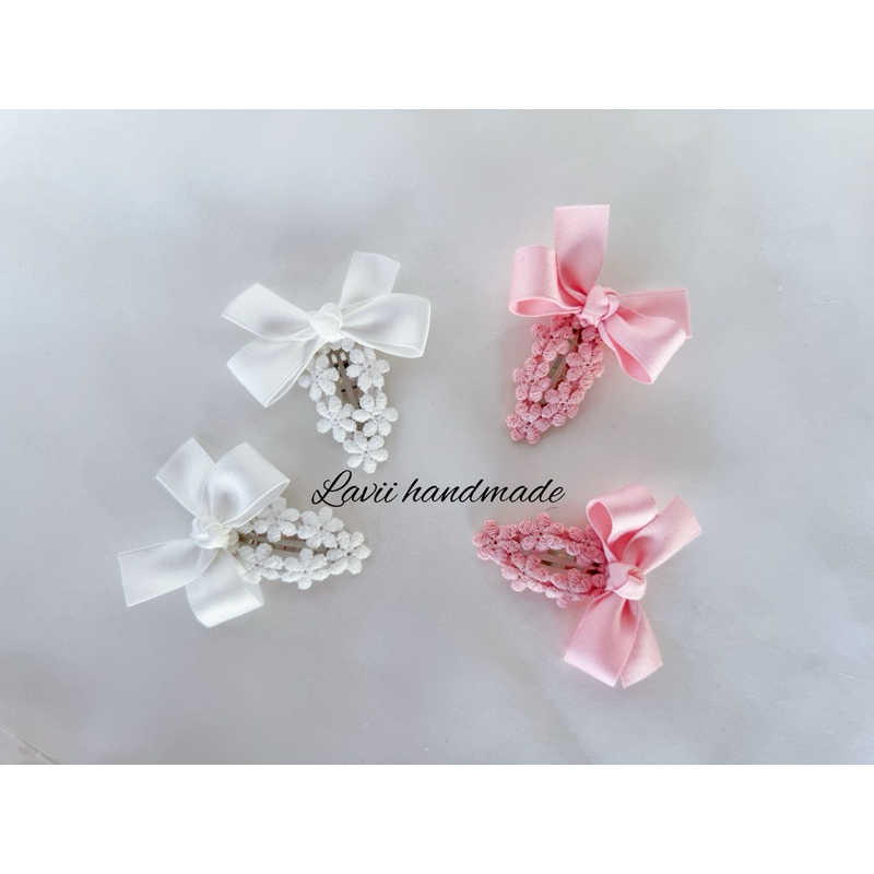 Kẹp tóc mái hoa thêu 2 màu. Sansan