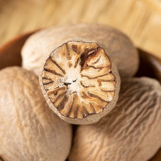 Nhục Đậu Khấu thơm sạch 100 gram.