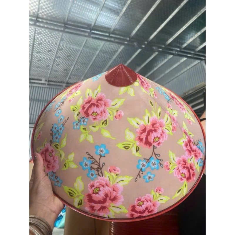 Nón lá bằng nhựa lót giấy bạc cao cấp chống nắng mưa (tặng kèm quai)