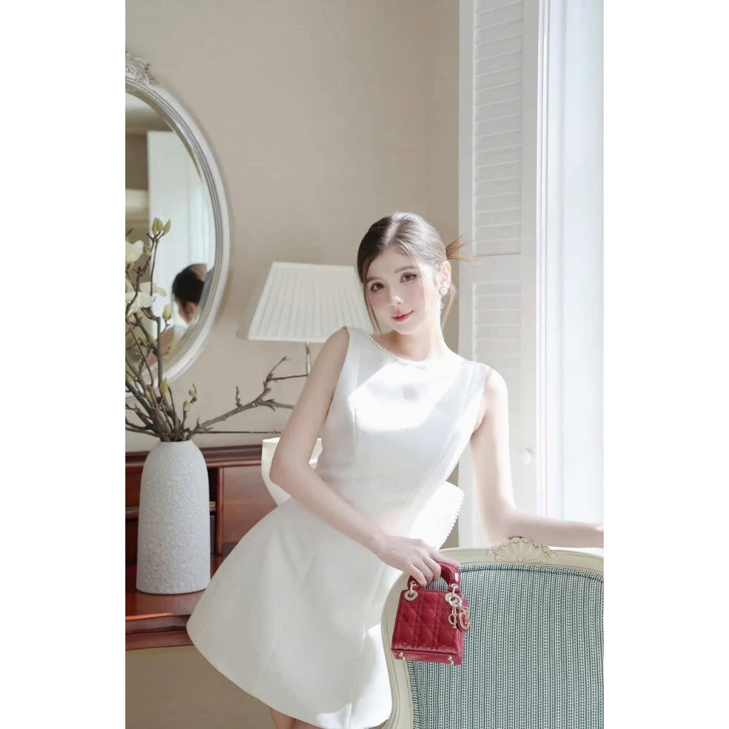 LORIS - Crocus Dress, Đầm trắng hở lưng kèm nơ phía sau