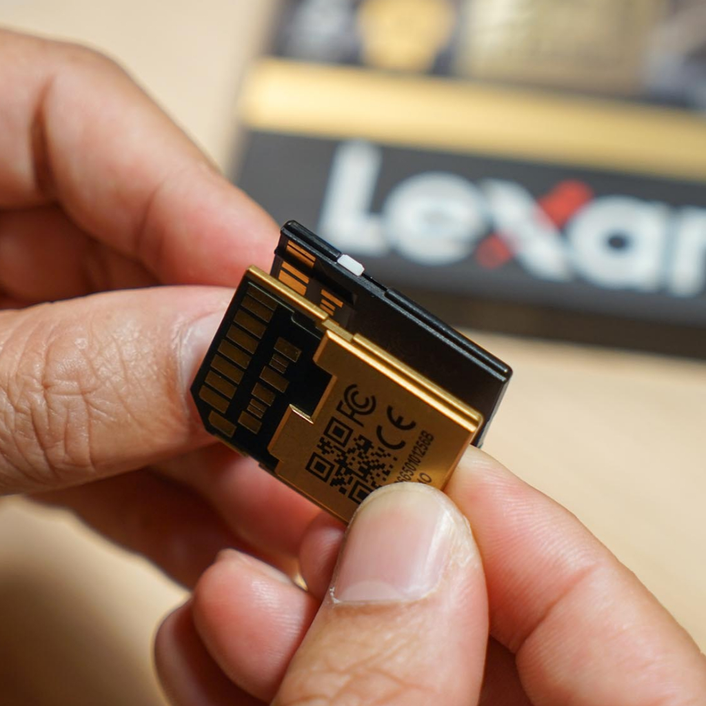 Thẻ nhớ Lexar ARMOR GOLD SDXC UHS-II thép không gỉ, chống nước, chống sốc, siêu bền | BigBuy360 - bigbuy360.vn