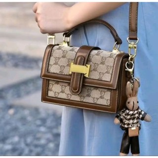 Túi Xách Nữ Đeo Chéo Da In Họa Tiết Gấu Đan Xen Kèm Móc Treo Thỏ-HTM110