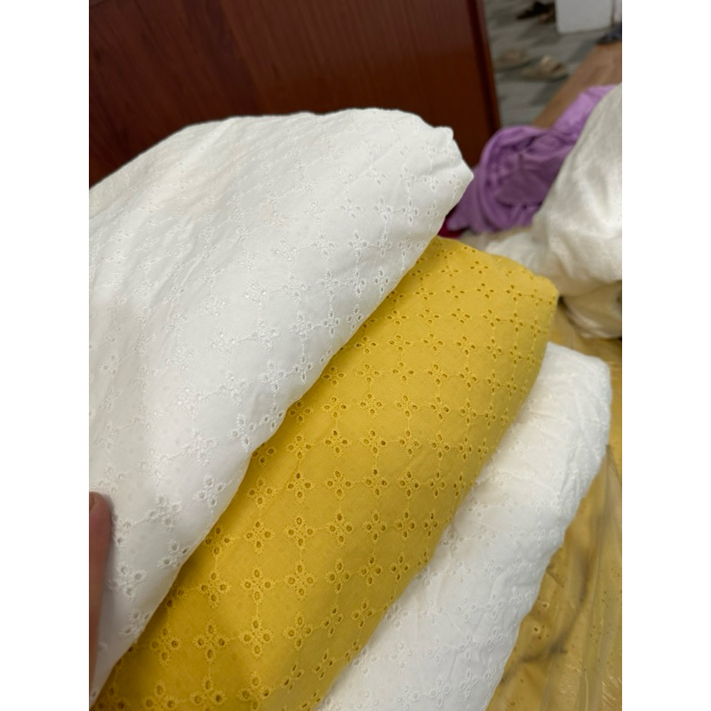 Vải Thô thêu đục lỗ