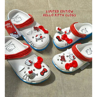 𝐓𝐫𝐚𝐦𝐲𝐧𝐠𝐮𝐲𝐞𝐧𝐃𝐚𝐢𝐥𝐲 🎉 [Tặng kèm Charm] Dép Sục Crocs Hello Kitty quai Đỏ