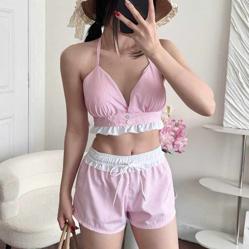 (Có size) Set Áo Bra Đi Biển Viền Bèo Đính Nút Kate Sọc và Quần Short Dây Rút | BigBuy360 - bigbuy360.vn
