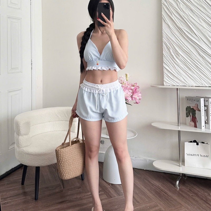 (Có size) Set Áo Bra Đi Biển Viền Bèo Đính Nút Kate Sọc và Quần Short Dây Rút | BigBuy360 - bigbuy360.vn