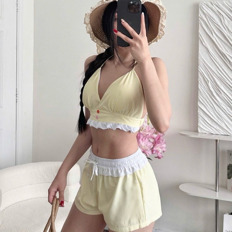 (Có size) Set Áo Bra Đi Biển Viền Bèo Đính Nút Kate Sọc và Quần Short Dây Rút | BigBuy360 - bigbuy360.vn