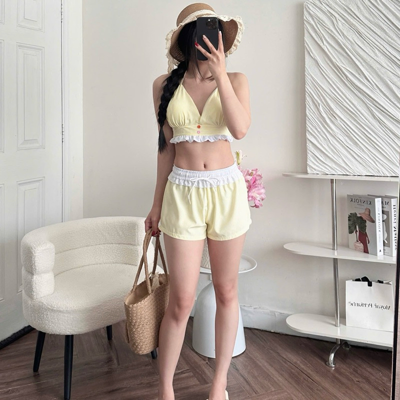 (Có size) Set Áo Bra Đi Biển Viền Bèo Đính Nút Kate Sọc và Quần Short Dây Rút | BigBuy360 - bigbuy360.vn