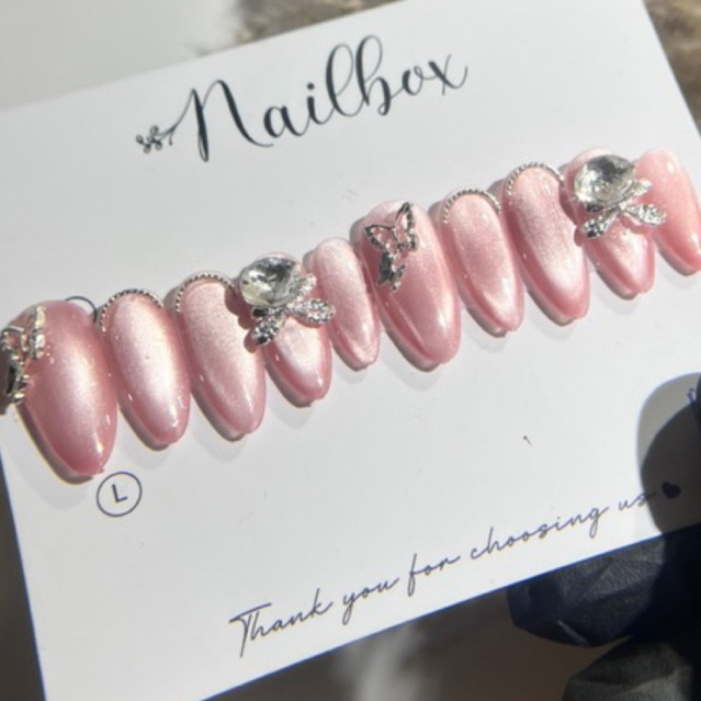 Nailbox thiết kế mắt mèo ánh trắng nền hồng drom ovan đính dây xích charm đá siêu sáng siêu chắc M445 by bao an nail