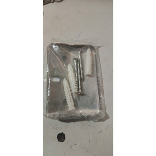 giá bắt lavabo treo lên tường