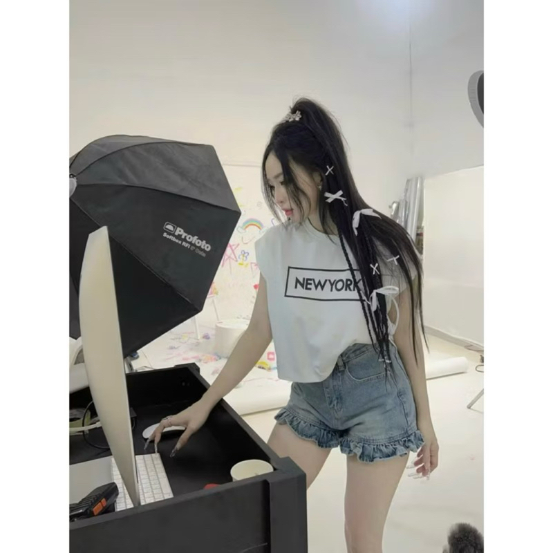 Quần Short Jeans Nữ Phối Bèo Cạp Cao Hách Dáng Quần Đùi Nữ màu Xanh Denim Chất liệu Mềm Mại Nữ Tính | BigBuy360 - bigbuy360.vn