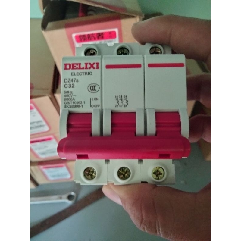 Cầu dao, Cb đóng ngắt Delixi 3 pha 3P 32A,63A,100A 400VAC