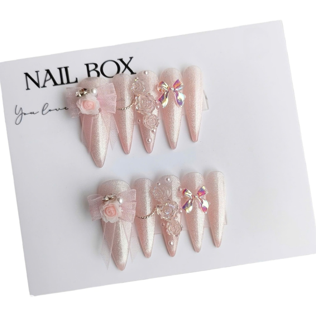   LA32  Nailbox thiết kế 10 móng úp - Sơn mắt mèo hồng thạch đính nơ hoa hồng cực quang 