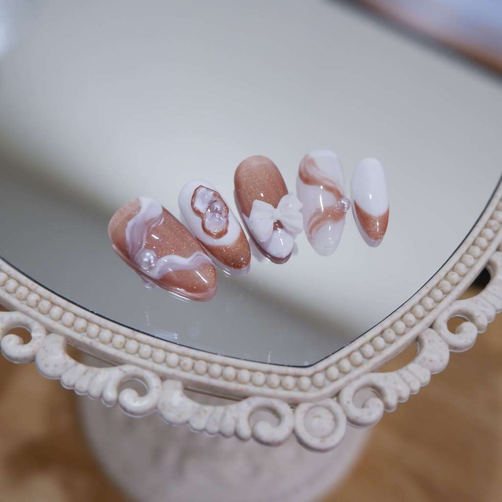 NAILBOX N011- Móng úp thiết kế trắng nâu đính đá xà cừ