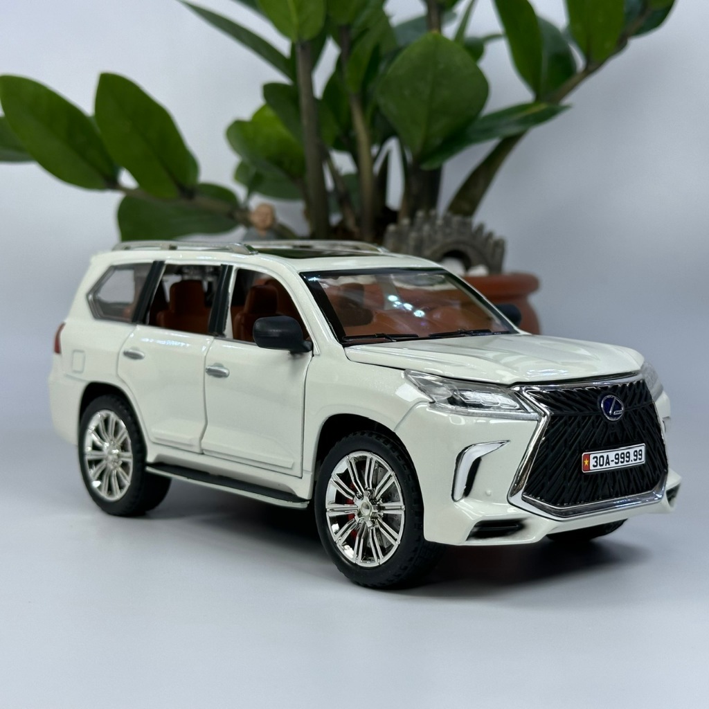Mô hình xe sang Lexus LX570 Sport tỷ lệ 1:24 phiên bản cao cấp bằng kim loại bền đẹp Tặng kèm biển s