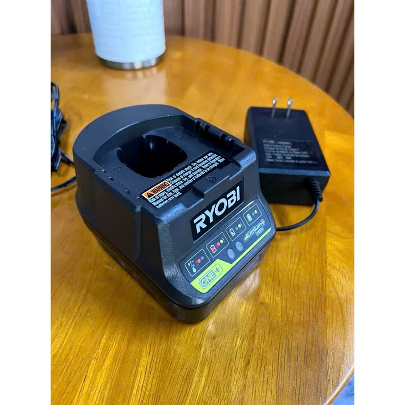Sạc Ryobi cho pin ryobi máy khoan, bắn vít cầm tay 110V - 220V