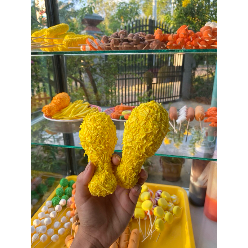 Mô hình xiên que trưng bày - Đùi gà rán KFC