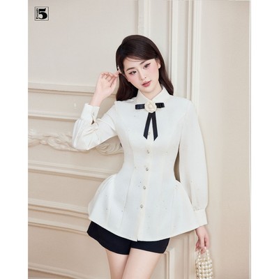 Set bộ nữ Twentyfive gồm áo sơ mi dài tay chiết eo, đính nơ đi kèm quần short SACL08