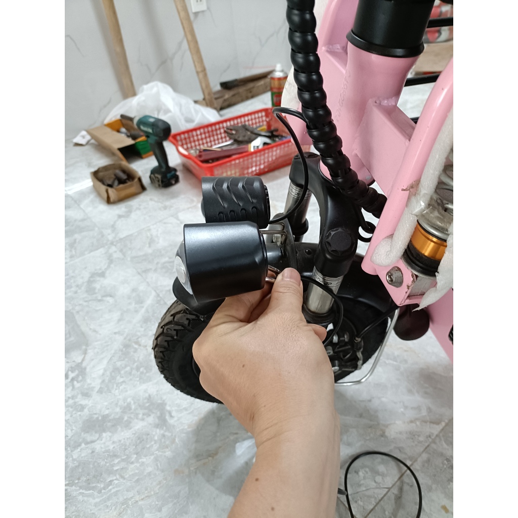 Đèn và kèn xe đạp điện Burke và theli