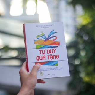 Sách: Tư Duy Quà Tặng - Mở 12 món quà của cuộc đời để sống có mục đích, kết nối và cống hiến