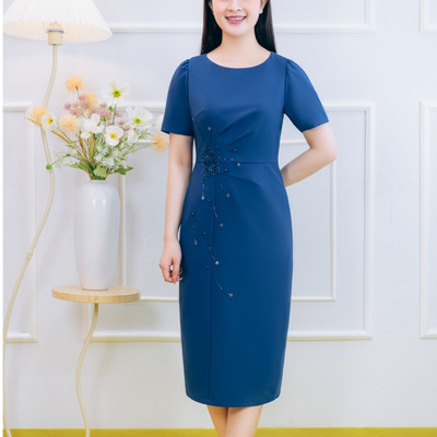 Đầm body trung niên cho mẹ - Cổ tròn tay ngắn kết cườm ngọc - Xanh coban - TTV1853