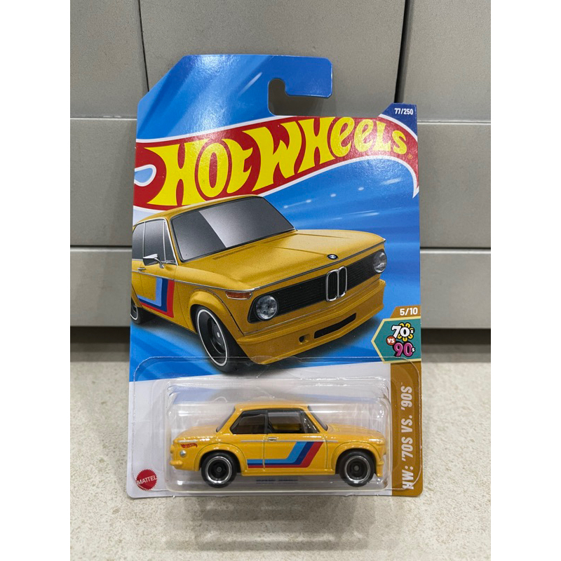Xe mô hình đồ chơi cơ bản Hotwheels 1:64 - BMW 2002