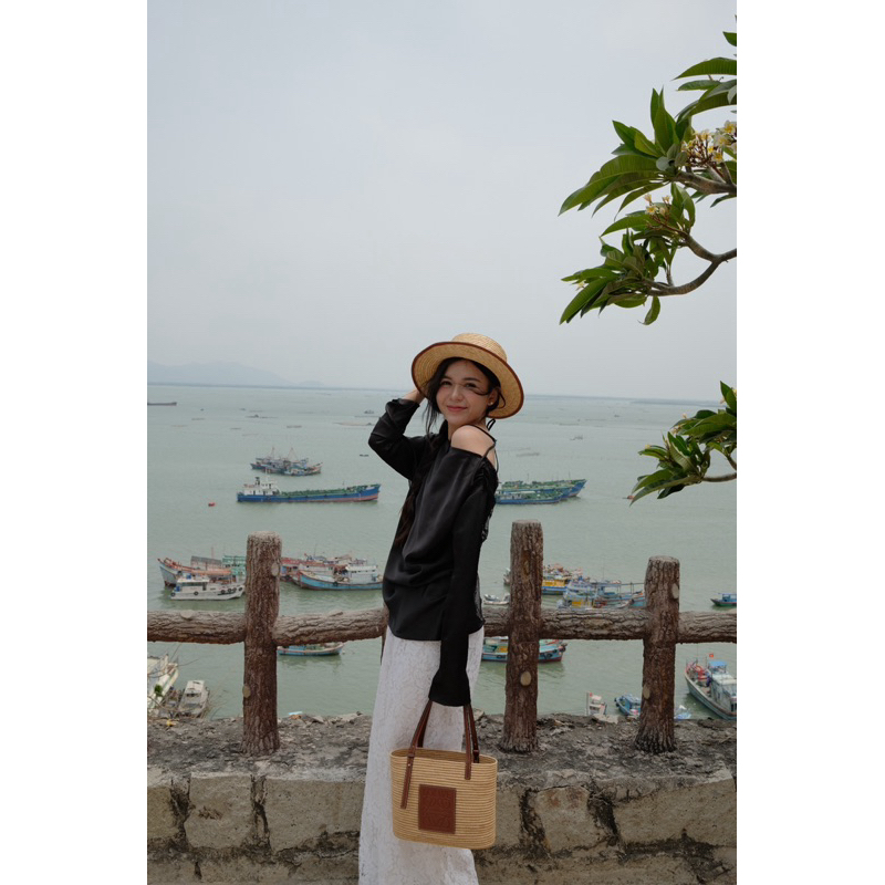 𝐌𝐲na 𝐓𝐨𝐩 - áo lụa mix ren hở lưng By Sheroom