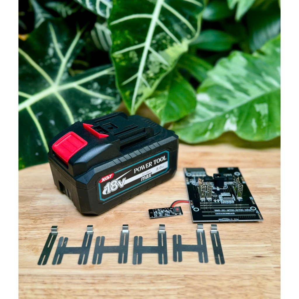 ( B1) Vỏ mạch Makita 5s-2p 18V 8AH cell 21700 sạc adapter. LK