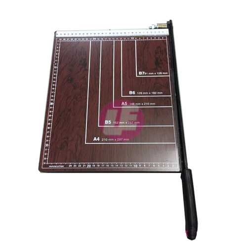 Bàn cắt giấy A5 bằng gỗ (Cái)