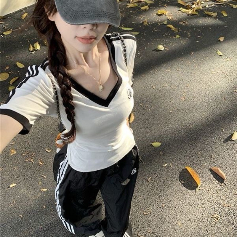 Áo croptop kiểu trơn sọc tay cổ v ôm body trắng đen nữ | BigBuy360 - bigbuy360.vn