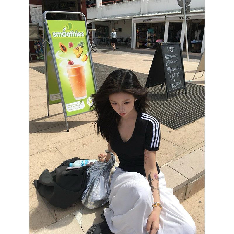 Áo croptop kiểu trơn sọc tay cổ v ôm body trắng đen nữ | BigBuy360 - bigbuy360.vn