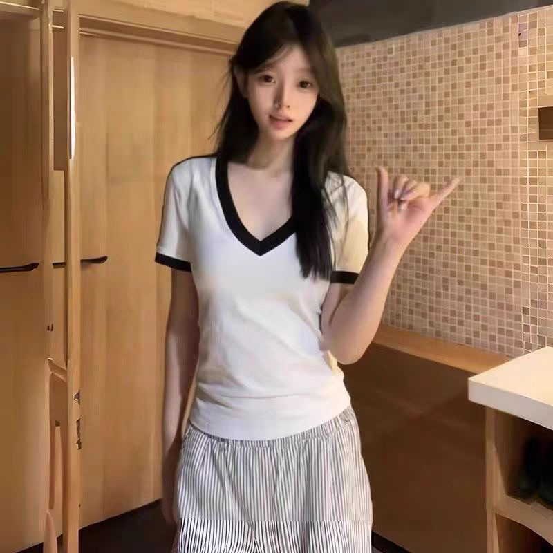 Áo croptop kiểu trơn sọc tay cổ v ôm body trắng đen nữ | BigBuy360 - bigbuy360.vn