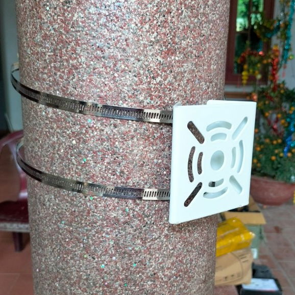 Bích bắt cột sắt gắn camera 10x12 + 2 đai 94 cm, đế gắn chân camera ngoài trời quan sát 10 x 12 + 2 đai 94 cm