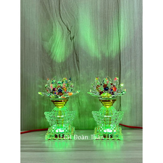 Cặp đèn bàn thờ pha lê hoa sen đổi màu thân thỏi vàng cao 17cm
