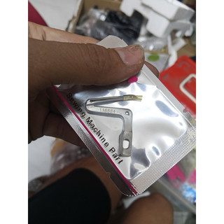Móc trên, móc dưới máy may vắt sổ Juki 2500