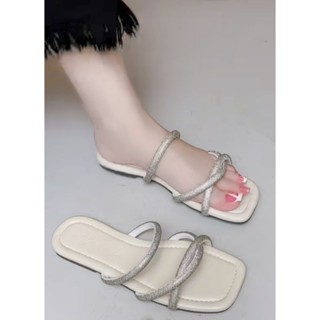 50k 1đôi dép nữ thời Trang đế bằng xoàn mảnh mã 006